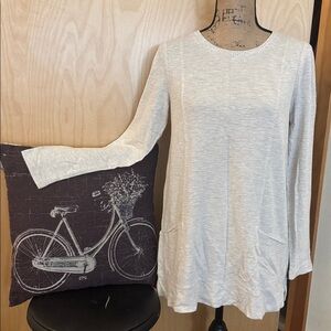 Vintage J. JILL flawless, heathered cream colored sweater. Oversized. Size S.